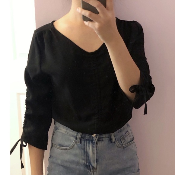 3 for $28🌼 Black Ruched Drawstring self-tie blouse - Picture 3 of 8